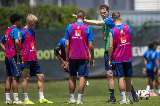 Head coach Daniel Bäckström of the Swedish under-21