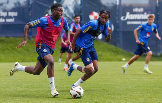 Josafat Mendes and Amar Ahmed Fatah of the Swedish under-21