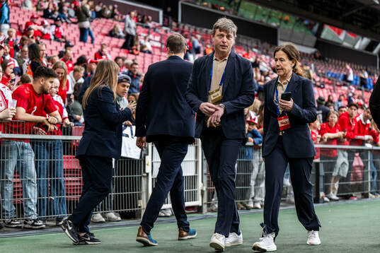 Head coach Jon Dahl Tomasson and media officer Petra