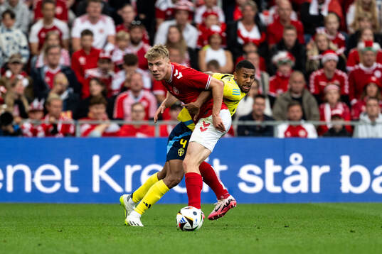 Isak Hien of Sweden and Rasmus Højlund of Denmark