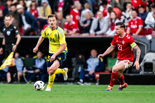 Simon Olsson of Sweden and Pierre-Emile Højbjerg of Denmark