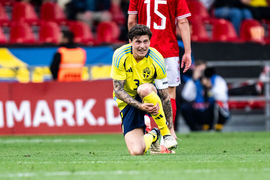 Victor Nilsson Lindelöf of Sweden in pain