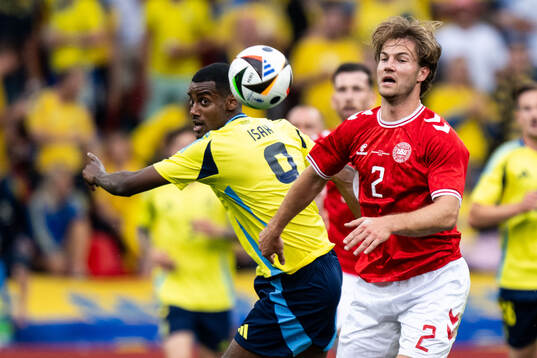 Alexander Isak of Sweden and Joachim Andersen of Denmark
