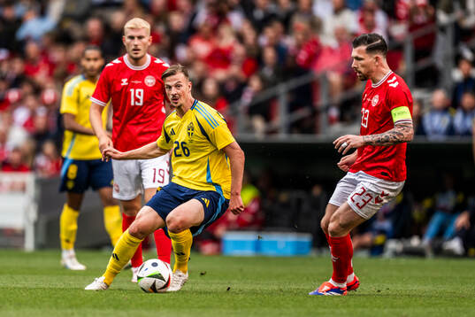 Simon Olsson of Sweden and Pierre-Emile Højbjerg of Denmark