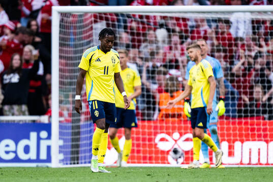 Anthony Elanga of Sweden looks dejected
