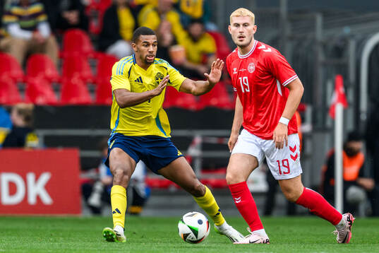 Isak Hien of Sweden and Jonas Wind of Denmark