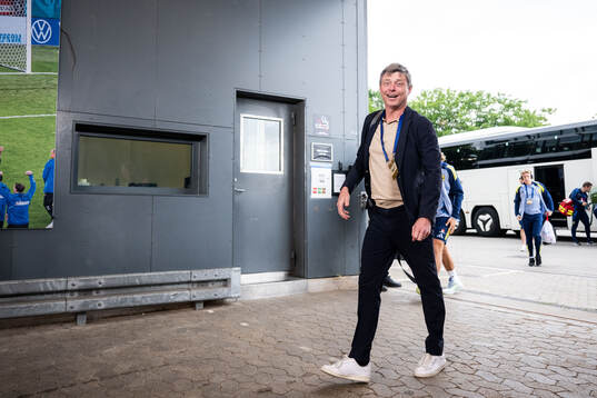 Head coach Jon Dahl Tomasson of Sweden