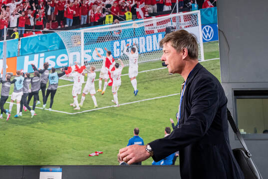 Head coach Jon Dahl Tomasson of Sweden