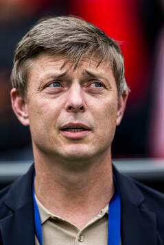 Head coach Jon Dahl Tomasson of Sweden