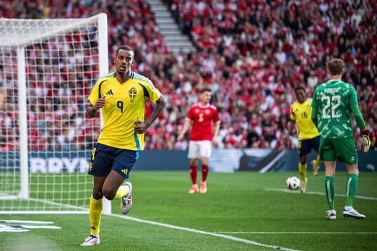 Alexander Isak of Sweden celebrates