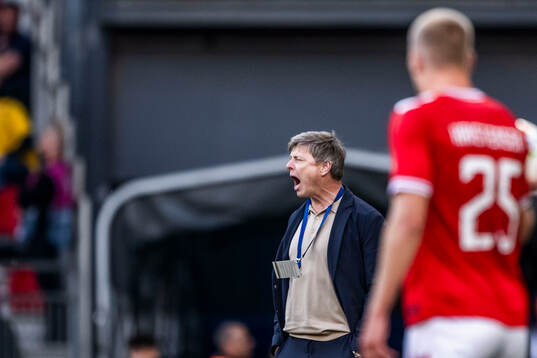 Head coach Jon Dahl Tomasson of Sweden