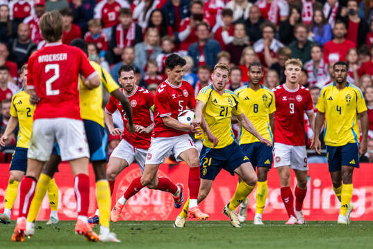 Christian Nørgaard of Denmark and Dejan Kulusevski of