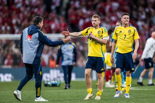 Dejan Kulusevski and Emil Holm of Sweden