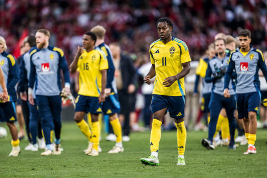 Anthony Elanga of Sweden looks dejected
