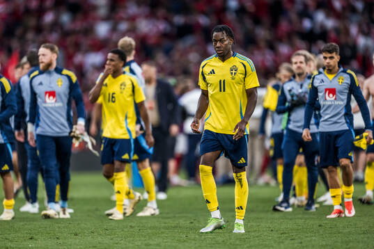 Anthony Elanga of Sweden looks dejected