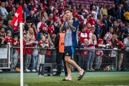 Victor Nilsson Lindelöf of Sweden looks dejected