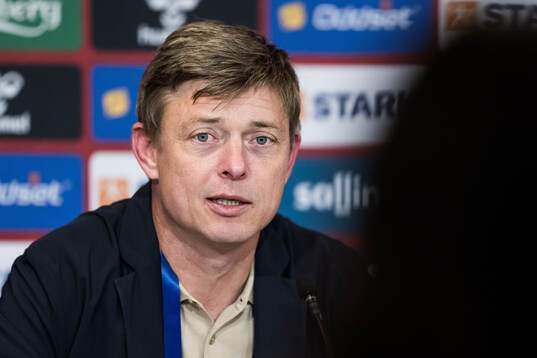 Head coach Jon Dahl Tomasson of Sweden