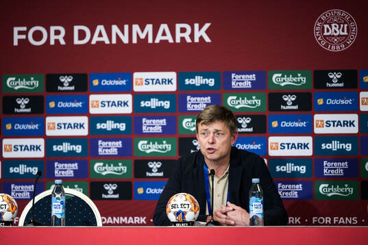 Head coach Jon Dahl Tomasson of Sweden