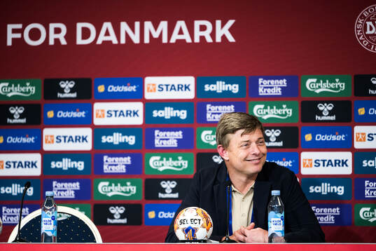 Head coach Jon Dahl Tomasson of Sweden