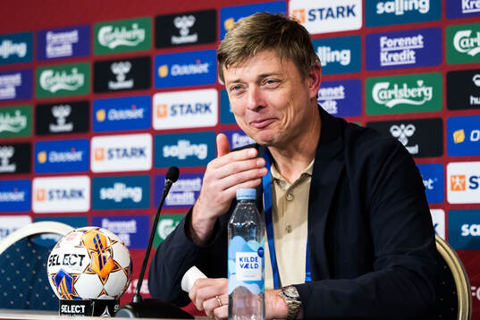 Head coach Jon Dahl Tomasson of Sweden