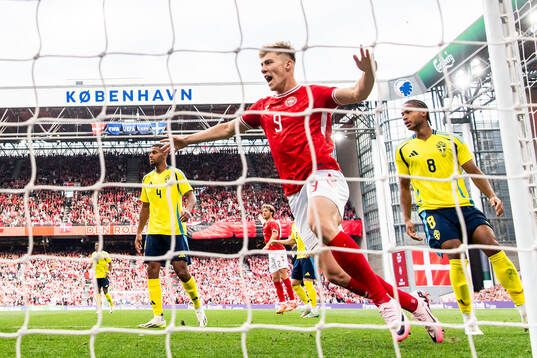 Rasmus Højlund of Denmark celebrate the 1-0 goal  and Isak