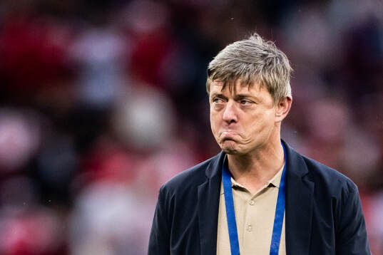 Head coach Jon Dahl Tomasson of Sweden looks dejected