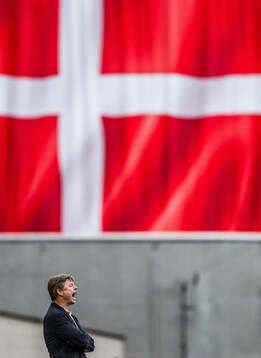 Head coach Jon Dahl Tomasson of Sweden