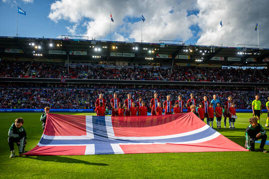 Players of Norway line up