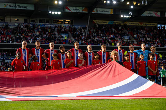Players of Norway line up