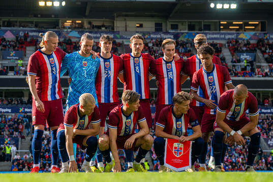 The starting eleven of Norway pose for a team photo
