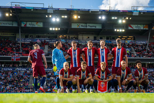 The starting eleven of Norway pose for a team photo