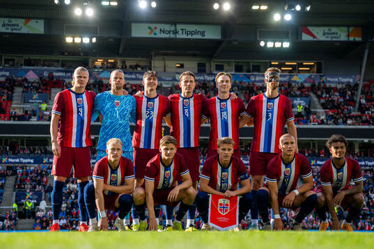 The starting eleven of Norway pose for a team photo