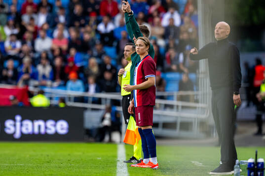 Andreas Schjelderup and Ståle Solbakken, head coach of