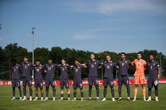 Players of England at line up