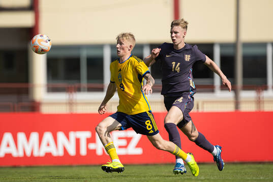 Melker Widell of Sweden and Kaelan Casey of England