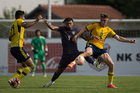 Dane Scarlett of England and Casper Widell of Sweden