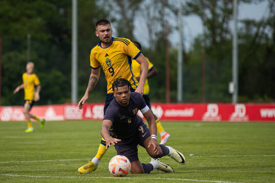 Tim Prica of Sweden and Dane Scarlett of England