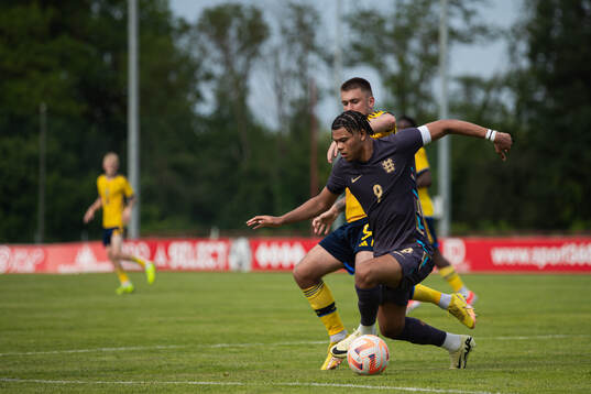 Tim Prica of Sweden and Dane Scarlett of England