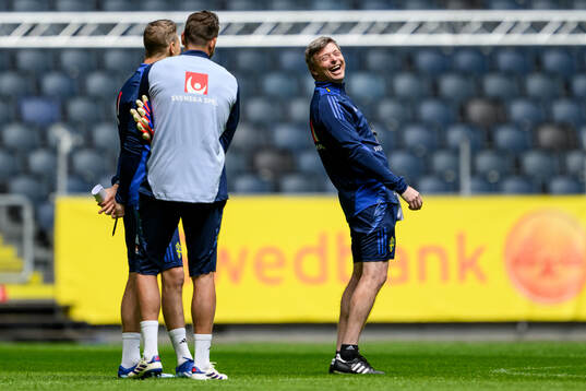 Goalkeeper coach Maths Elfvendal, goalkeeper Kristoffer