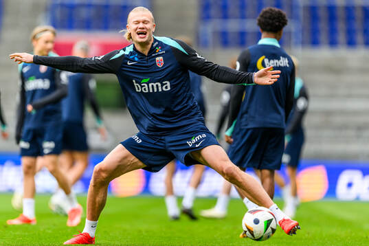 Bläddra bland fler bilder av Football, Norway, training