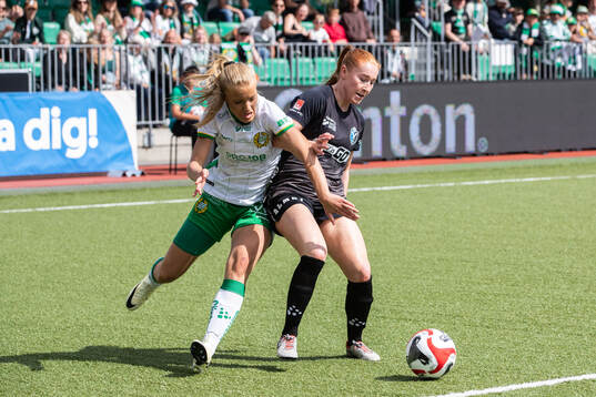 Hammarbys Smilla Holmberg och Växjö DFFs Tilde Johansson