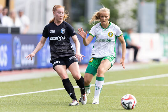 Växjö DFFs Tilde Johansson och Hammarbys Smilla Holmberg