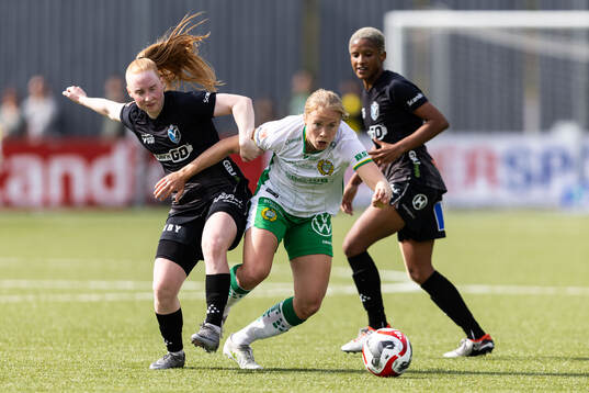 Växjö DFFs Tilde Johansson och Hammarbys Julie Blakstad