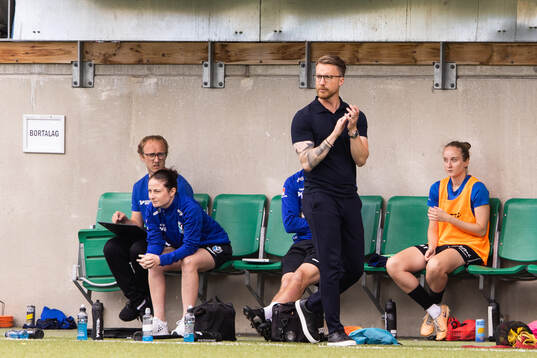 Växjö DFFs huvudtränare Olof Unogård