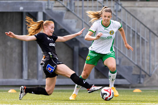 Växjö DFFs Tilde Johansson och Hammarbys Emma Westin