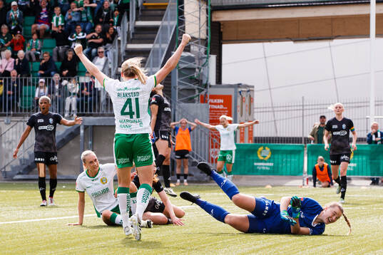 Hammarbys Julie Blakstad jublar