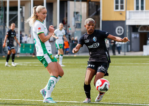 Hammarbys Anna Jøsendal och Växjö DFFs Eva Dessislava