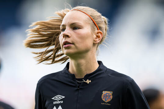 Sofie Emilie Riis of AaFK Fortuna warms up