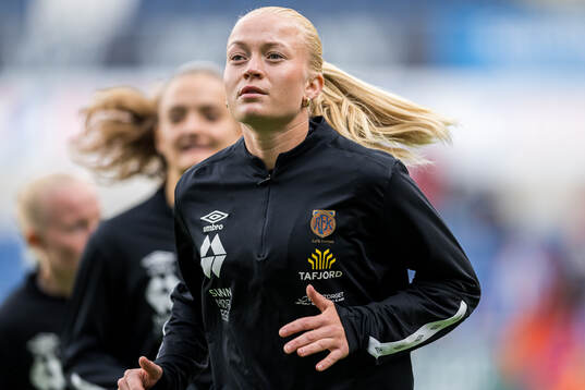 Mette Osvold Muri of AaFK Fortuna warms up