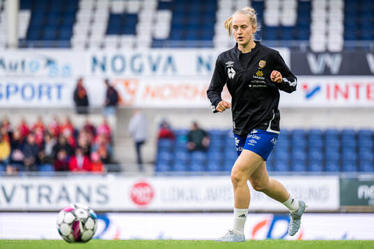 Ingeborg Skretting of AaFK Fortuna warms up